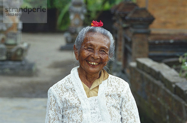 Alte Frau  Tulamben  Bali  Indonesien
