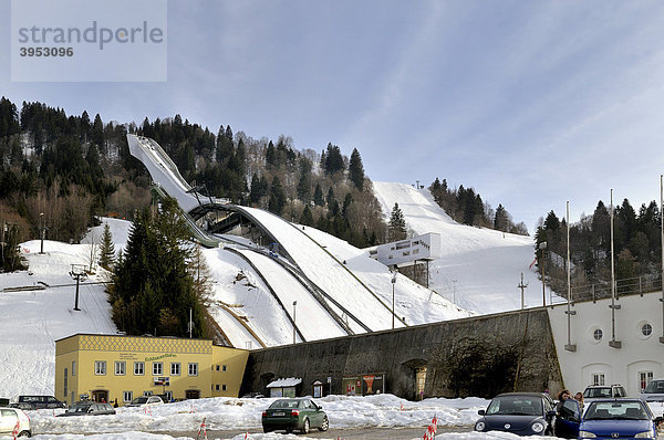 Neugebaute Olympiasprungschanzen mit Station Eckbauer Bahn  Garmisch-Partenkirchen  Oberbayern  Deutschland