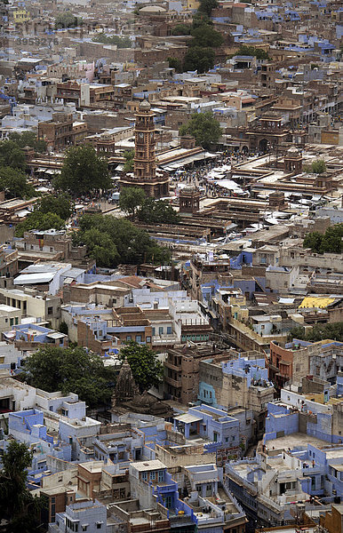 Jodhpur  die blaue Stadt  Blick von oben auf das Marktviertel von Jodhpur  Rajasthan  Indien  Asien