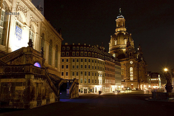 Frauenkirche und Neumarkt bei Nacht  Dresden  Sachsen  Deutschland