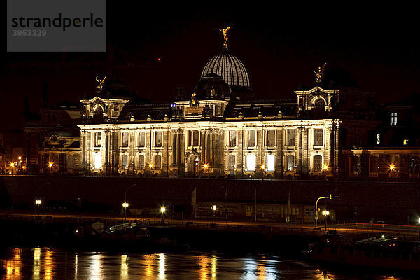 Kunstakademie bei Nacht  Dresden  Sachsen  Deutschland