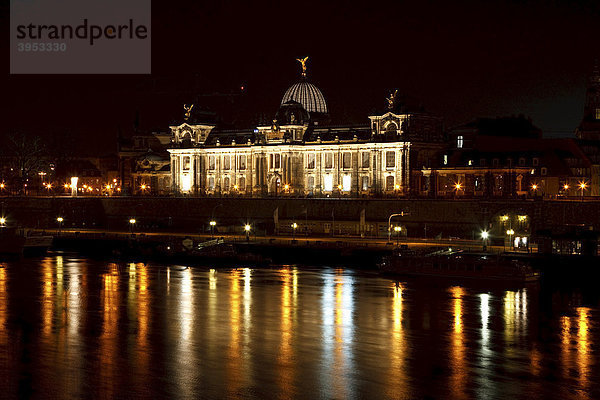 Kunstakademie bei Nacht  Dresden  Sachsen  Deutschland