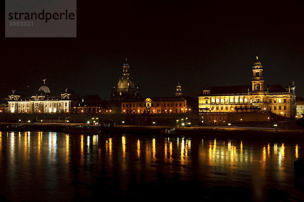 Elbpanorama mit Kunstakademie  Sekundogenitur und Ständehaus bei Nacht  Dresden  Sachsen  Deutschland