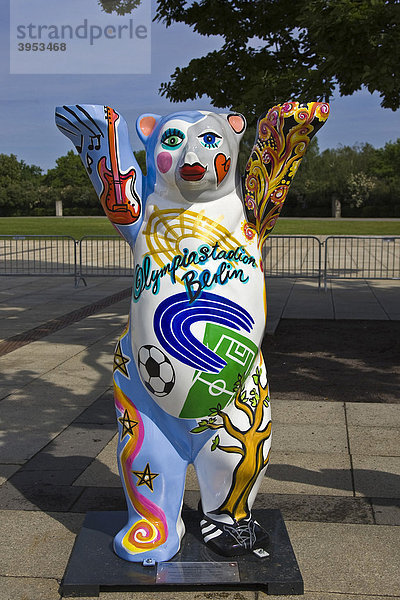 Bär  Figur am Eingang zum Olympiastadion  Berlin  Deutschland  Europa