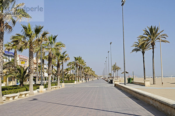 Paseo Maritimo  Strandpromenade  Strand  Promenade  Playa de las Arenas  Platja de El Cabanyal  Valencia  Spanien  Europa