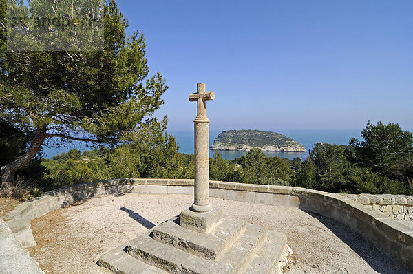 Kreuz  Cap de Portitxol  Insel Portitxol  Aussichtspunkt  Küste  Javea  Costa Blanca  Alicante  Spanien  Europa