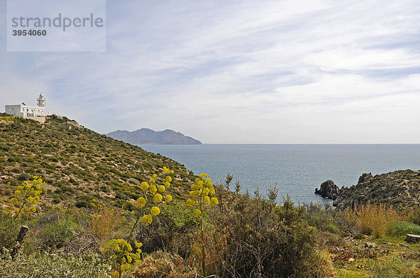 Küstenlandschaft  Übersicht  Leuchtturm  Puerto de Mazzaron  Costa Calida  Murcia  Spanien  Europa