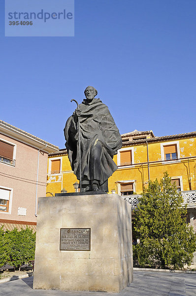 Denkmal  Pilger  Mönch  San Juan de la Cruz  Carmelitas Descazos  Karmeliterorden  Caravaca de la Cruz  heilige Stadt  Murcia  Spanien  Europa
