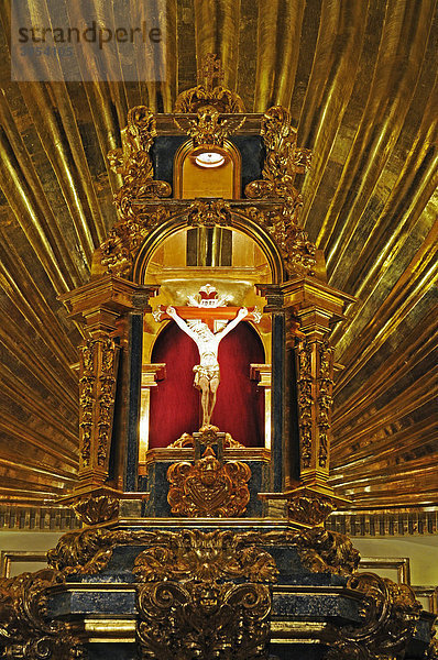 Jesus  golden  Sanktuarium de la Vera Cruz  Santurio  Heiligtum des wahren Kreuzes  Kirche  Burg  Museum  Kreuz  Caravaca de la Cruz  heilige Stadt  Murcia  Spanien  Europa