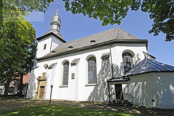 Sankt Antonius  Kirche  Bad Wünnenberg  Sauerland  Nordrhein-Westfalen  Deutschland  Europa