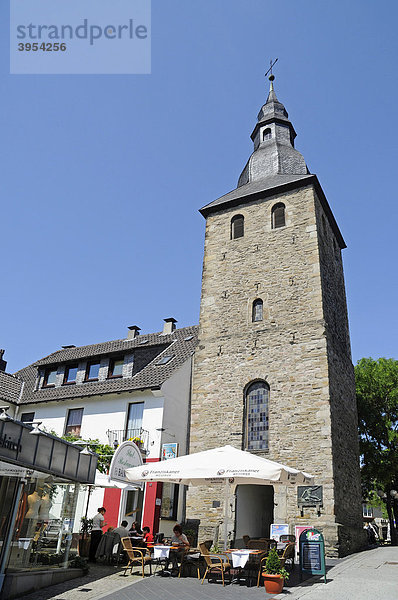 Glockenturm  Johanniskirche  Altstadt  Hattingen  Nordrhein Westfalen  Deutschland  Europa