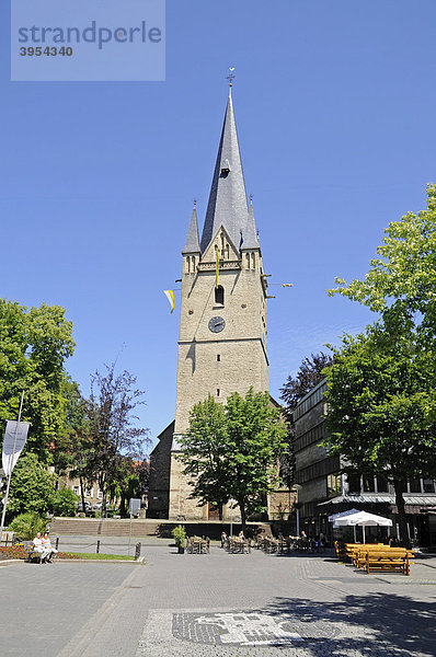 St Vincenz Kirche  Kirchturm  Marktplatz  Menden  Märkischer Kreis  Sauerland  Nordrhein-Westfalen  Deutschland  Europa