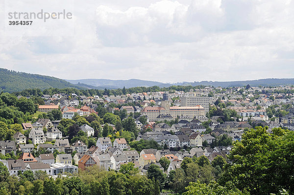 Neustadt  Stadtübersicht  Landschaft  Blick vom Schlossberg  Burg  Arnsberg  Sauerland  Nordrhein-Westfalen  Deutschland  Europa