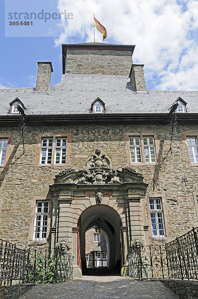 Eingang  Tor  Burg Schnellenberg  Attendorn  Sauerland  Nordrhein-Westfalen  Deutschland  Europa