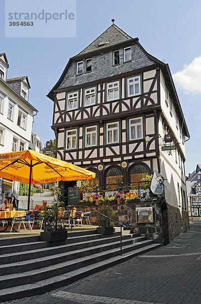 Straßencafe  Gastronomie  Eisenmarkt  historische Fachwerkhäuser  Altstadt  Wetzlar  Hessen  Deutschland  Europa