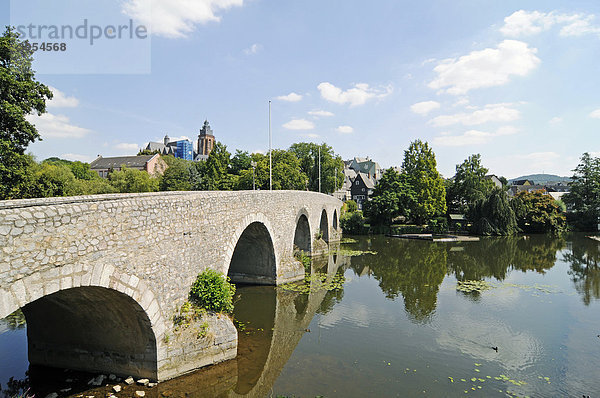 Alte Lahnbrücke  Brücke  Fluss  Lahn  Dom  Altstadt  Wetzlar  Hessen  Deutschland  Europa