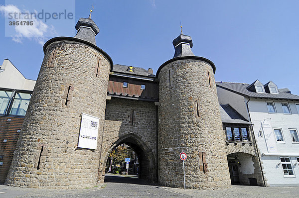 Hexenturm  Stadttor  stadtgeschichtliches Museum  Jülich  Kreis Düren  Nordrhein-Westfalen  Deutschland  Europa