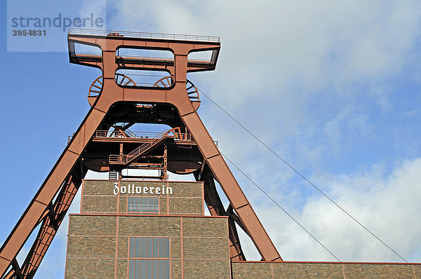 Förderturm  Zeche Zollverein  Industriedenkmal  UNESCO  Weltkulturerbe  Essen  Ruhrgebiet  Nordrhein-Westfalen  Deutschland  Europa