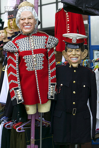 The Queen and Prince Charles  Masken  Portobello Market  London  England  Großbritannien  Europa