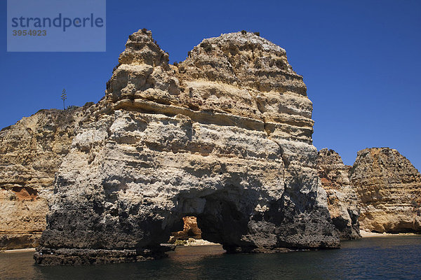 Klippen von Ponta da Piedade in der Nähe von Lagos  Algarve  Portugal  Europa