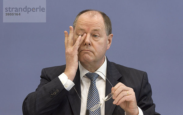 Peer Steinbrück  SPD  Bundesminister der Finanzen  in der Bundespressekonferenz  Berlin  Deutschland