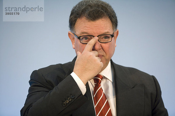 Dr. Reto Francioni  Vorsitzender des Vorstands der Deutsche Börse AG  während Bilanzpressekonferenz  Frankfurt am Main  Hessen  Deutschland