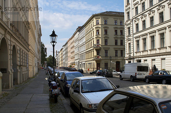 Straße in Kreuzberg  Berlin  Deutschland