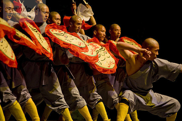 Shaolin-Mönche während einer Aufführung am 22.03.2009 in Berlin
