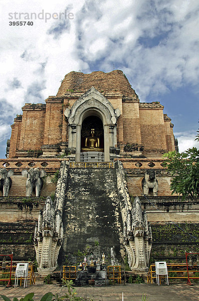 Stupa  Tempelanlage Wat Chedi Luang  Chiang Mai  Thailand  Asien