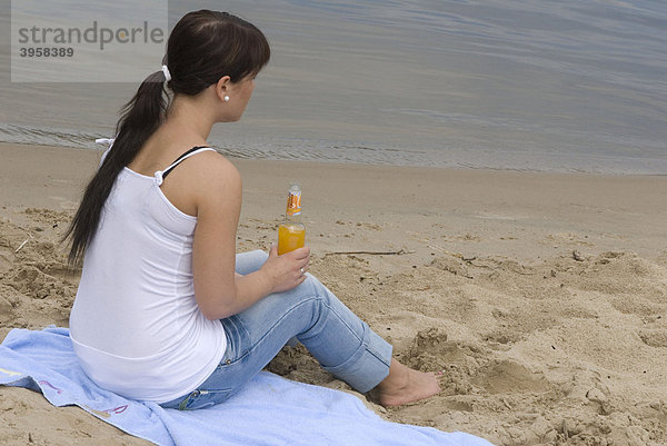 Mädchen  Teenager  Alkohol  Trinken  Freizeit  Strand