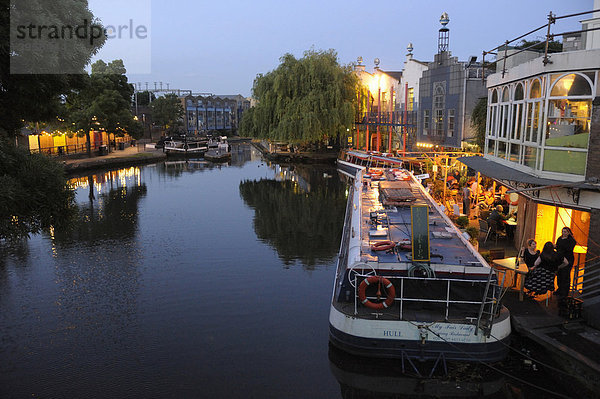 Kanal  Camden  abends  London  England  Großbritannien  Europa