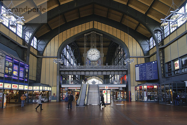 Wandelhalle im Hamburger Hauptbahnhof  Hamburg  Deutschland  Europa