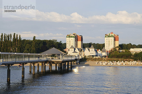 Blick von der Seebrücke auf das Seebad Heringsdorf  Insel Usedom  Mecklenburg-Vorpommern  Deutschland  Europa
