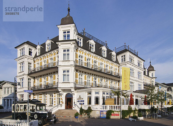 Hotel Ahlbecker Hof in Bäderarchitektur im Seebad Ahlbeck  Insel Usedom  Mecklenburg-Vorpommern  Deutschland  Europa