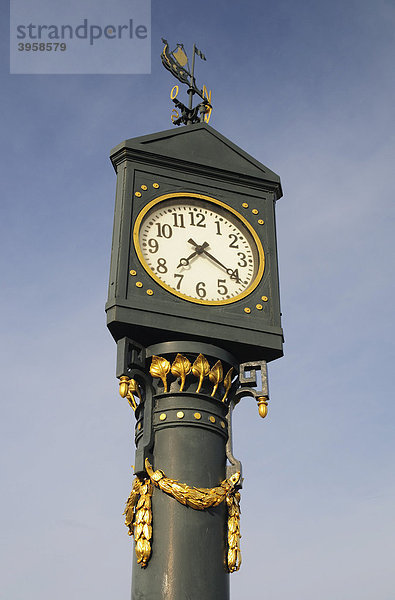 Historische Uhr an der Seebrücke im Seebad Ahlbeck  Insel Usedom  Mecklenburg-Vorpommern  Deutschland  Europa