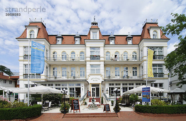 Romantik Hotel Esplanade in Bäderarchitektur im Seebad Heringsdorf  Insel Usedom  Mecklenburg-Vorpommern  Deutschland  Europa