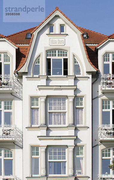 Villa Dora in Bäderarchitektur im Seebad Bansin  Insel Usedom  Mecklenburg-Vorpommern  Deutschland  Europa