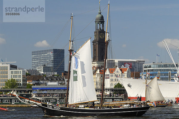 Historische Segler im Hamburger Hafen zum Hafengeburtstag 2009  Hamburg  Deutschland  Europa
