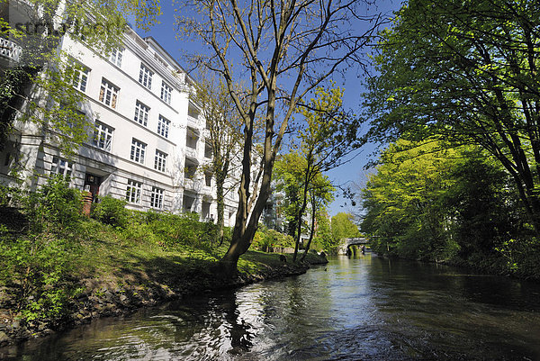 Wohnen am Wasser am Goldbekkanal in Winterhude  Hamburg  Deutschland  Europa