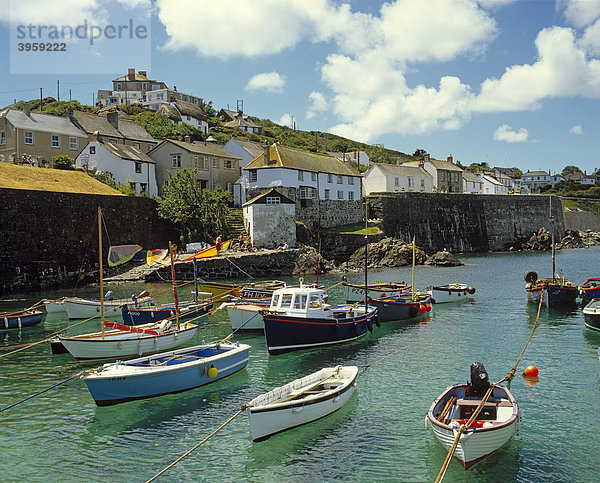 Fischerboote  Coverack  Cornwall  England  Großbritannien  Europa