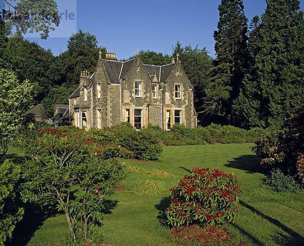Großes Landhaus mit Garten  Schottland  Vereinigtes Königreich  Europa
