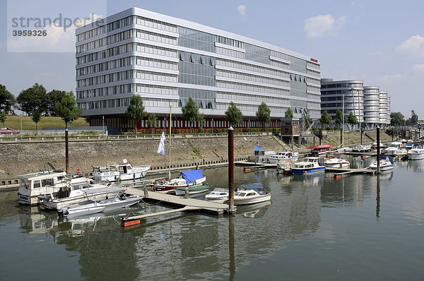 Hitachi Power Office und Jachthafen  Innenhafen  Duisburg  Nordrhein-Westfalen  Deutschland  Europa