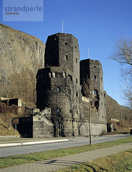 Reste der Brücke von Remagen in Erpel auf der Ostseite des Rheins  Rheinland-Pfalz  Deutschland  Europa