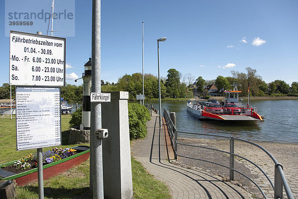 Personen- und Kfz-Fähre  Seilfähre mit hydraulischem Antrieb  über die Schlei bei Missunde  Schleswig-Holstein  Norddeutschland  Deutschland  Europa