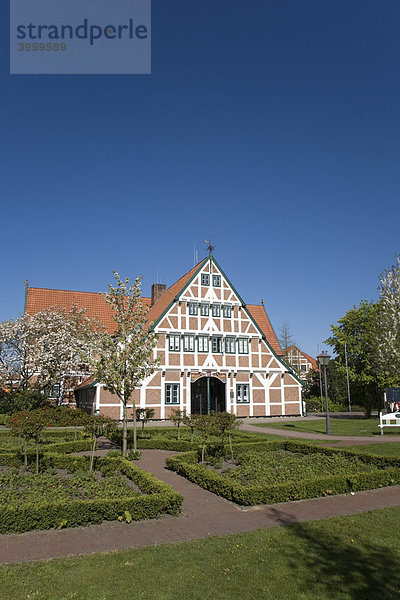 Historisches Rathaus von Jork  Altländer Bauernhaus  Altes Land  Niederelbe  Niedersachsen  Norddeutschland  Deutschland  Europa