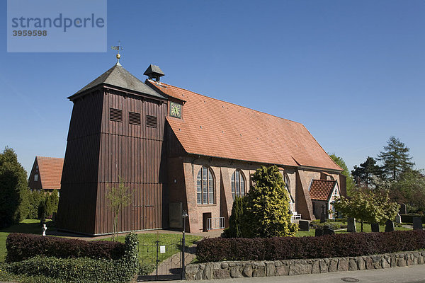 St Bartholomäus Kirche in Mittelnkirchen  Altes Land  Niederelbe  Niedersachsen  Norddeutschland  Deutschland  Europa