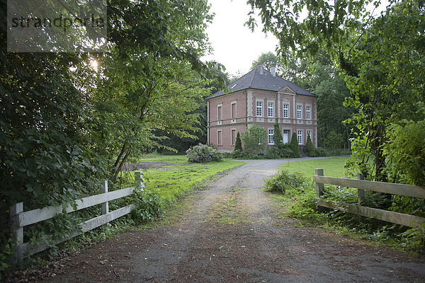 Klassisches Herrenhaus in Sandfort  Münsterland  Nordrhein-Westfalen  Deutschland  Europa