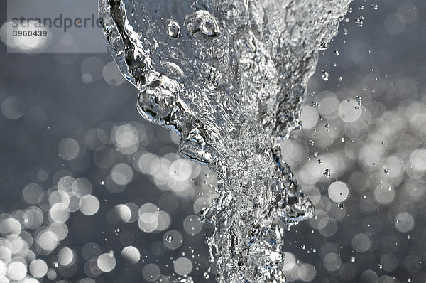 Wasser mit Ultrakurzzeitbelichtung