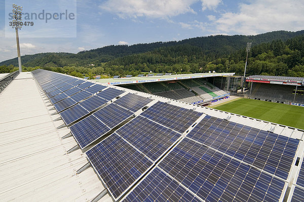 Solaranlage auf dem Stadiondach des SC Freiburg  Freiburg im Breisgau  Baden-Württemberg  Deutschland  Europa