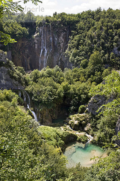 Höchster Wasserfall Kroatiens an den Plitwitzer Seen  Nationalpark Plitwitzer Seen  Kroatien  Europa
